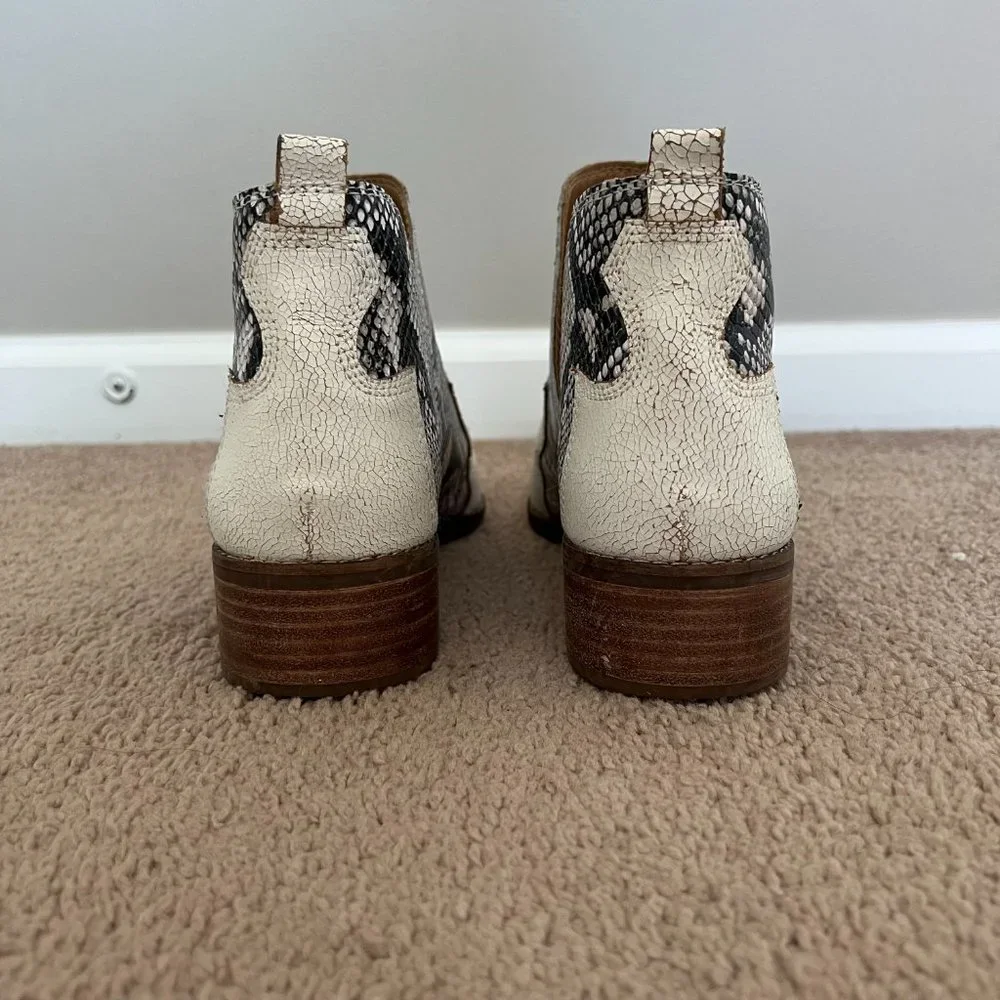 Lucky Brand Leymon Milk Weathered White Snakeskin Boots Size 9